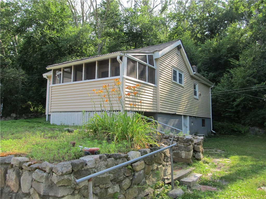 13 Mildred Road Glocester, RI 02814 - Photo 5 of 14