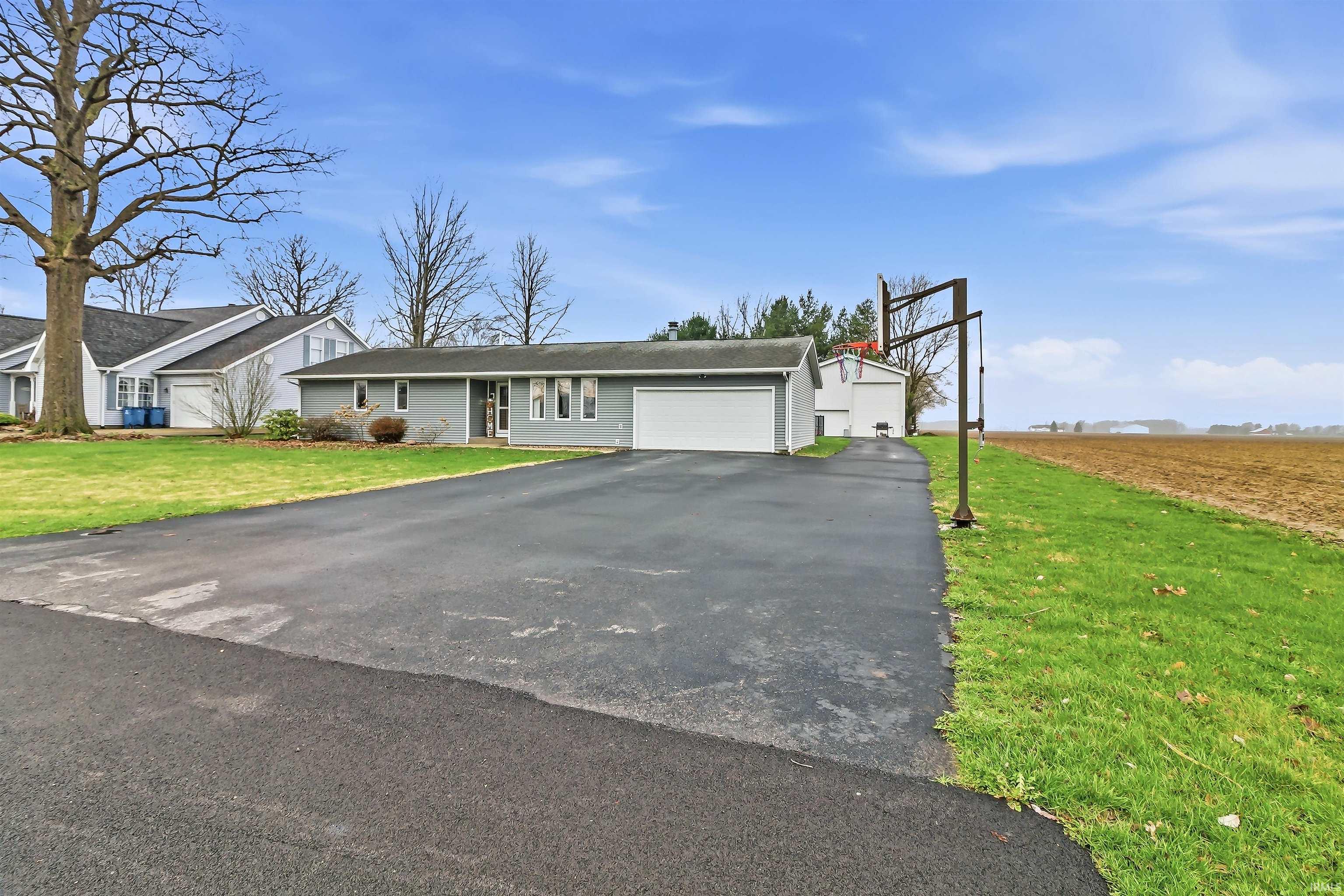 715 Laura Lane Sweetser, IN 46987 - Photo 2 of 36