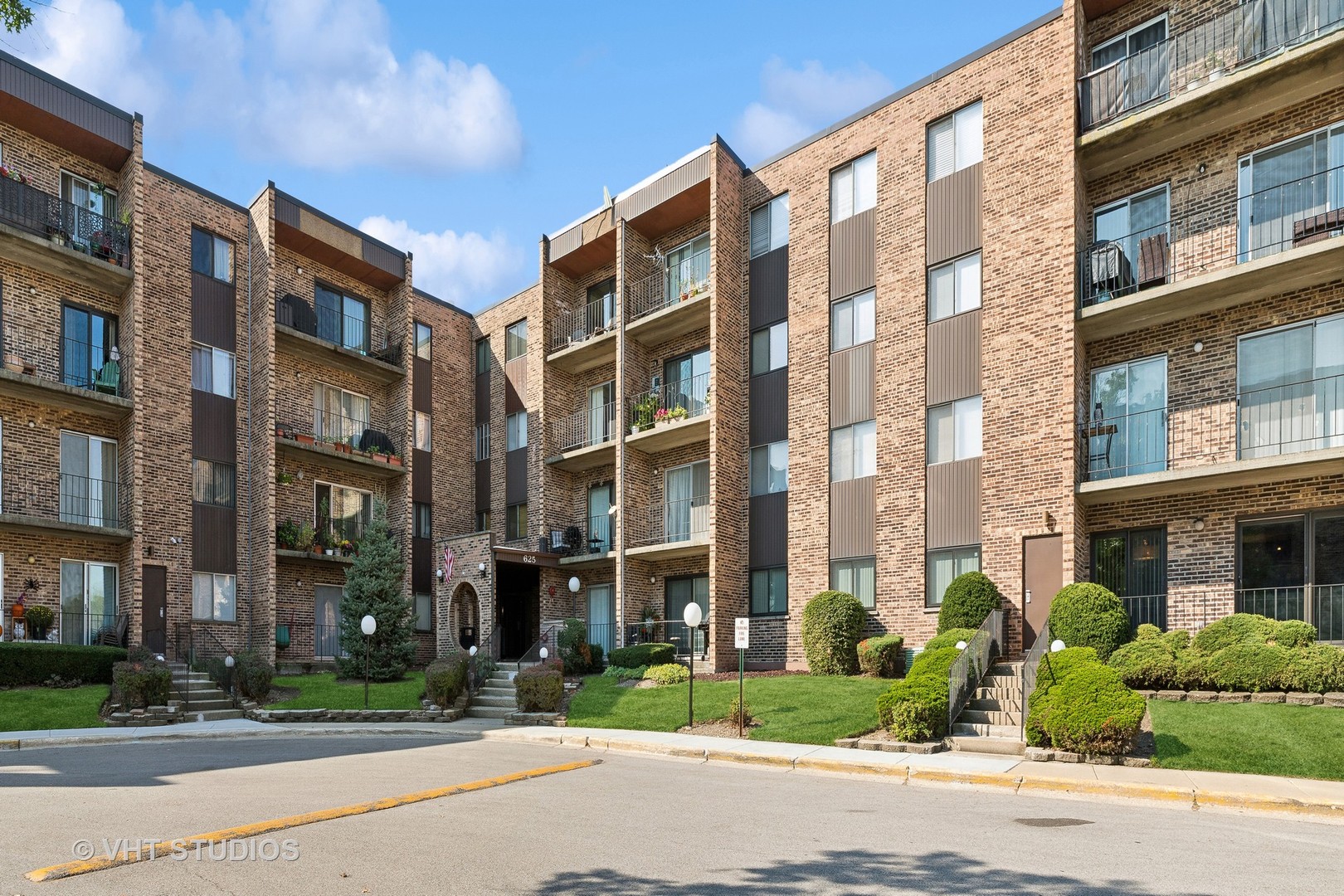 625 West Huntington Commons Road, Unit 105 Mount Prospect, IL 60056 - Photo 1 of 19 Gallery Image 1