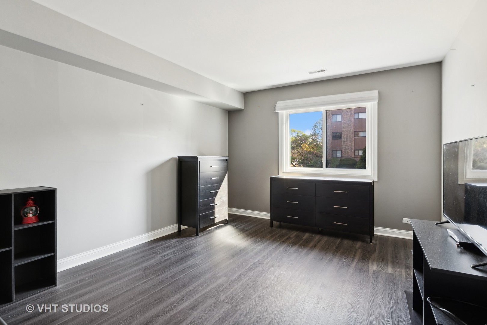 625 West Huntington Commons Road, Unit 105 Mount Prospect, IL 60056 - Photo 13 of 19 Gallery Image 13