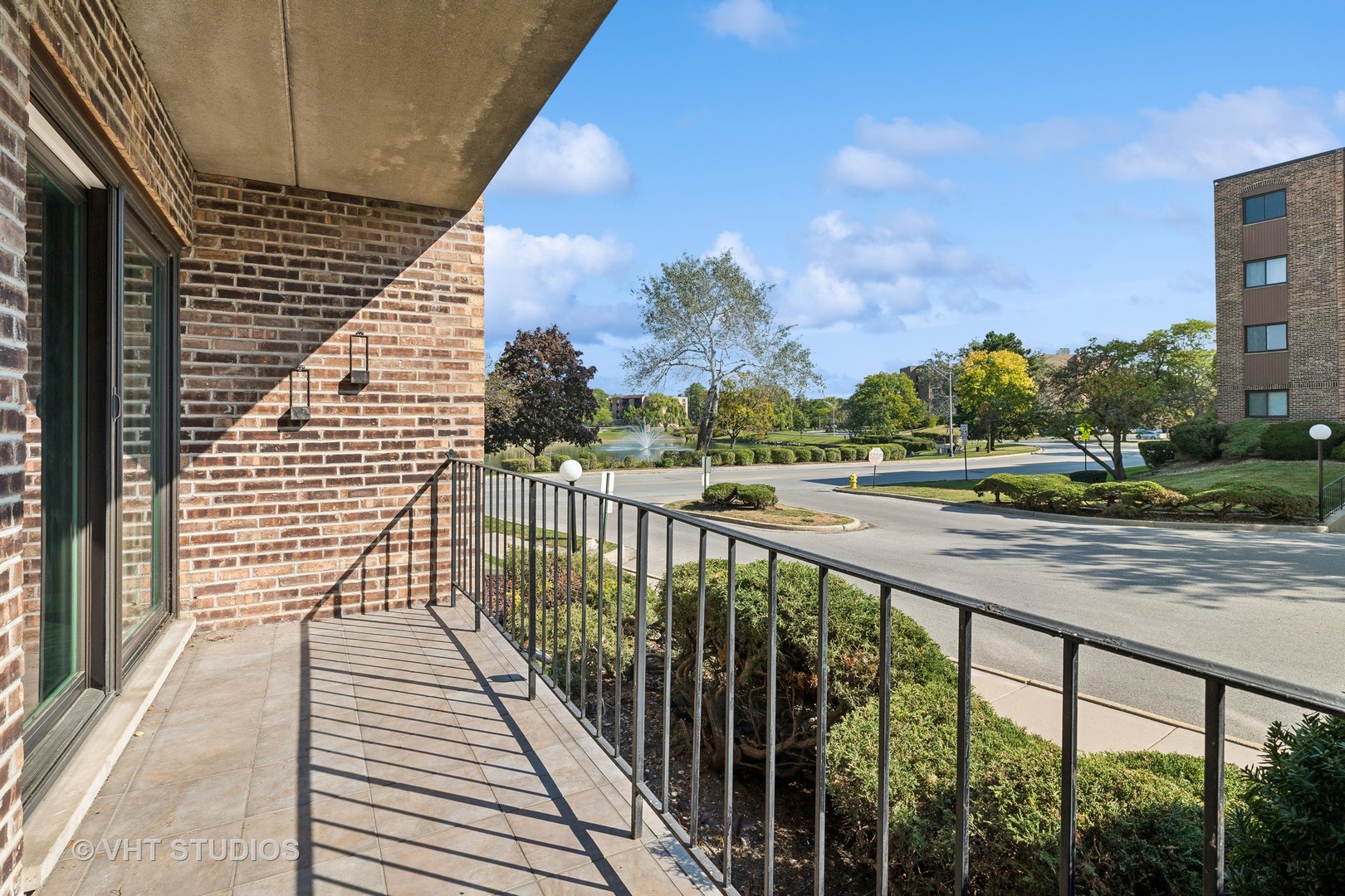 625 West Huntington Commons Road, Unit 105 Mount Prospect, IL 60056 - Photo 16 of 19 Gallery Image 16