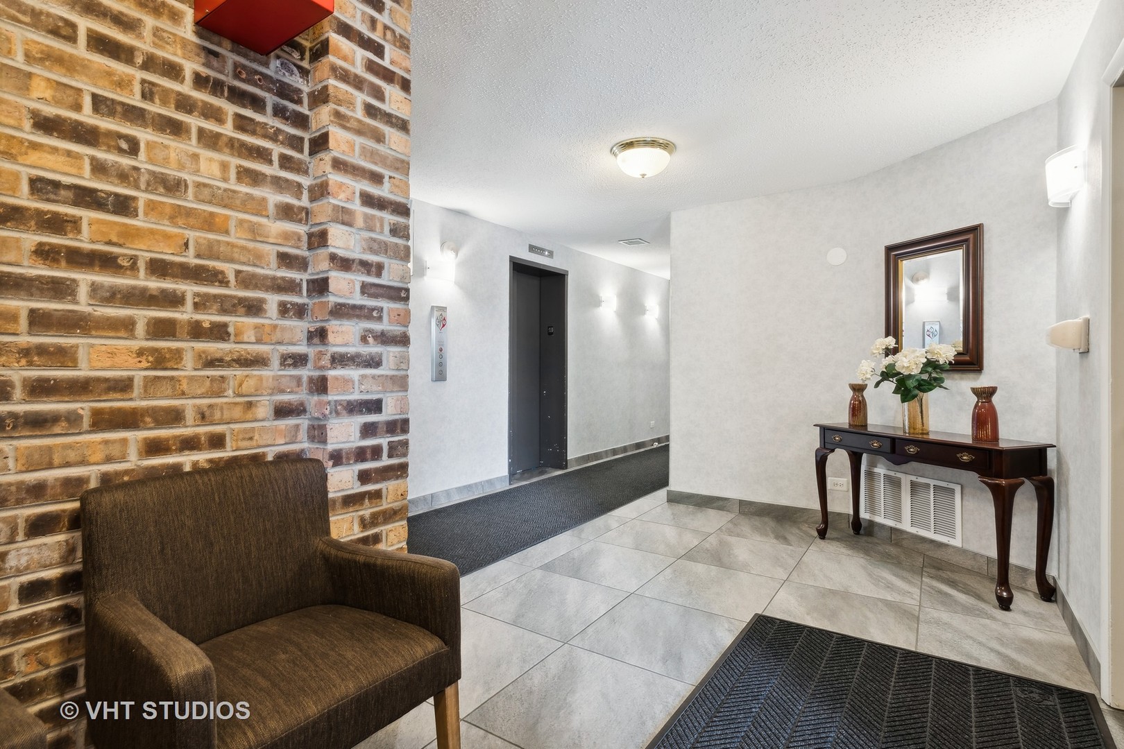 625 West Huntington Commons Road, Unit 105 Mount Prospect, IL 60056 - Photo 3 of 19 Gallery Image 3