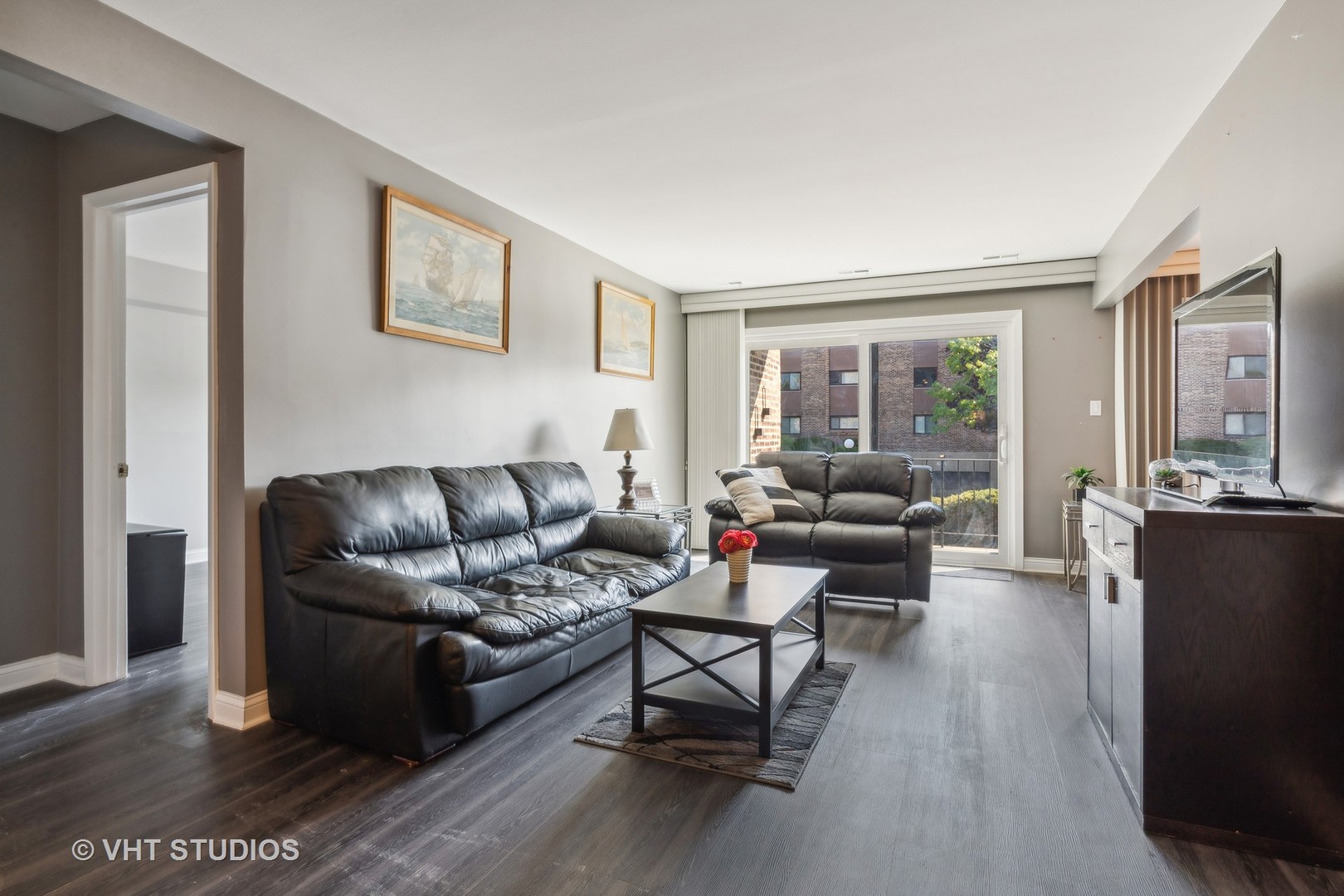 625 West Huntington Commons Road, Unit 105 Mount Prospect, IL 60056 - Photo 4 of 19 Gallery Image 4