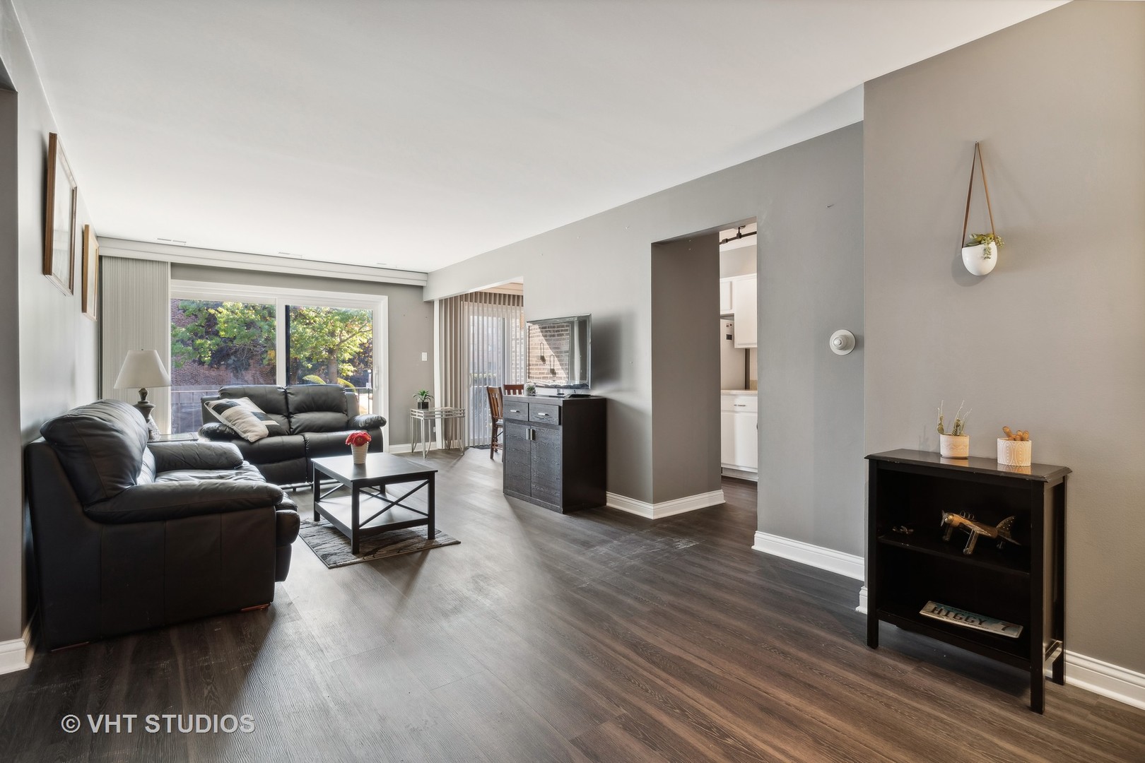 625 West Huntington Commons Road, Unit 105 Mount Prospect, IL 60056 - Photo 5 of 19 Gallery Image 5