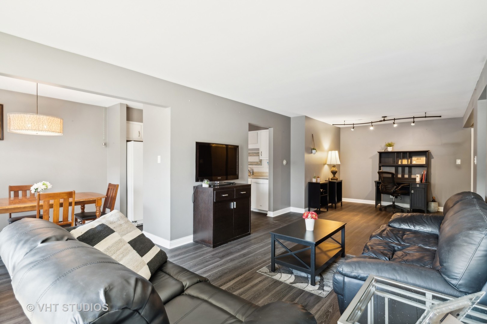 625 West Huntington Commons Road, Unit 105 Mount Prospect, IL 60056 - Photo 8 of 19 Gallery Image 8