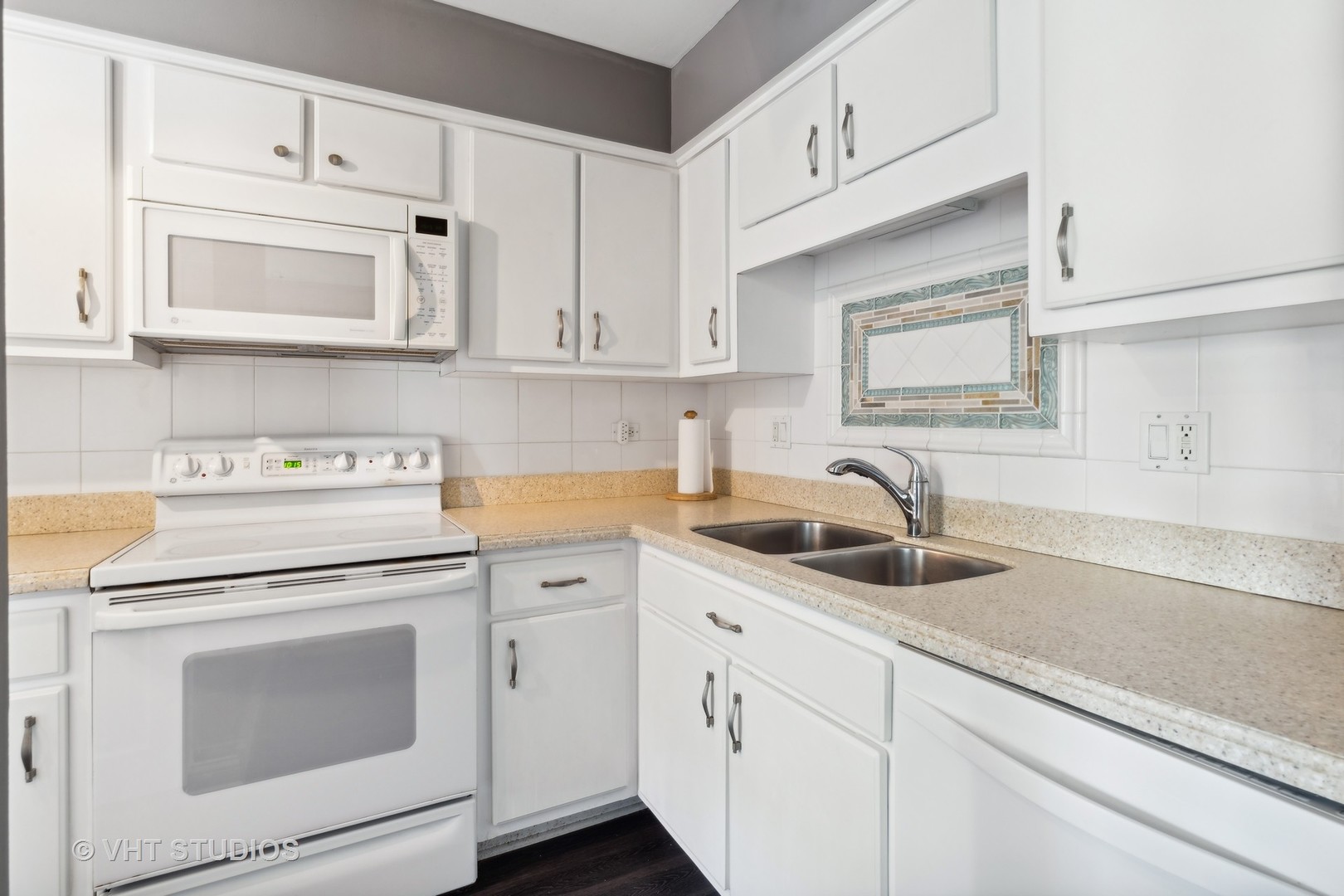 625 West Huntington Commons Road, Unit 105 Mount Prospect, IL 60056 - Photo 9 of 19 Gallery Image 9