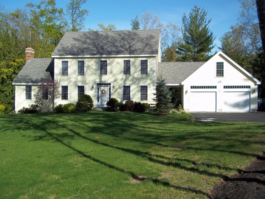 97 Royal Range Road Sandown, NH 03873 - Photo 1 of 36