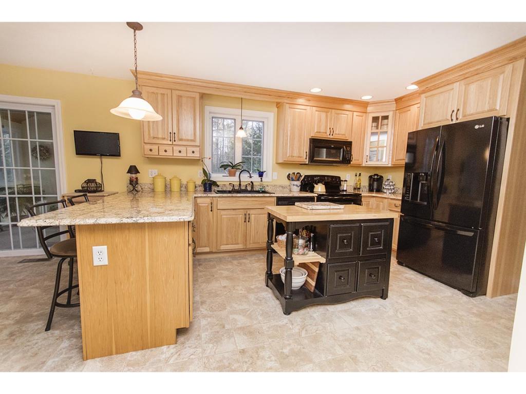 97 Royal Range Road Sandown, NH 03873 - Photo 11 of 36