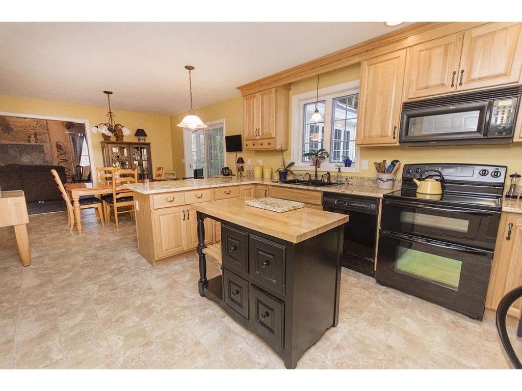 97 Royal Range Road Sandown, NH 03873 - Photo 15 of 36