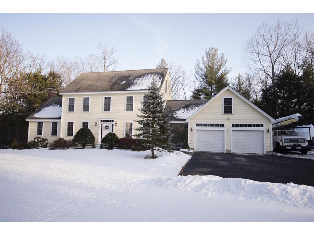 97 Royal Range Road Sandown, NH 03873 - Photo 3 of 36