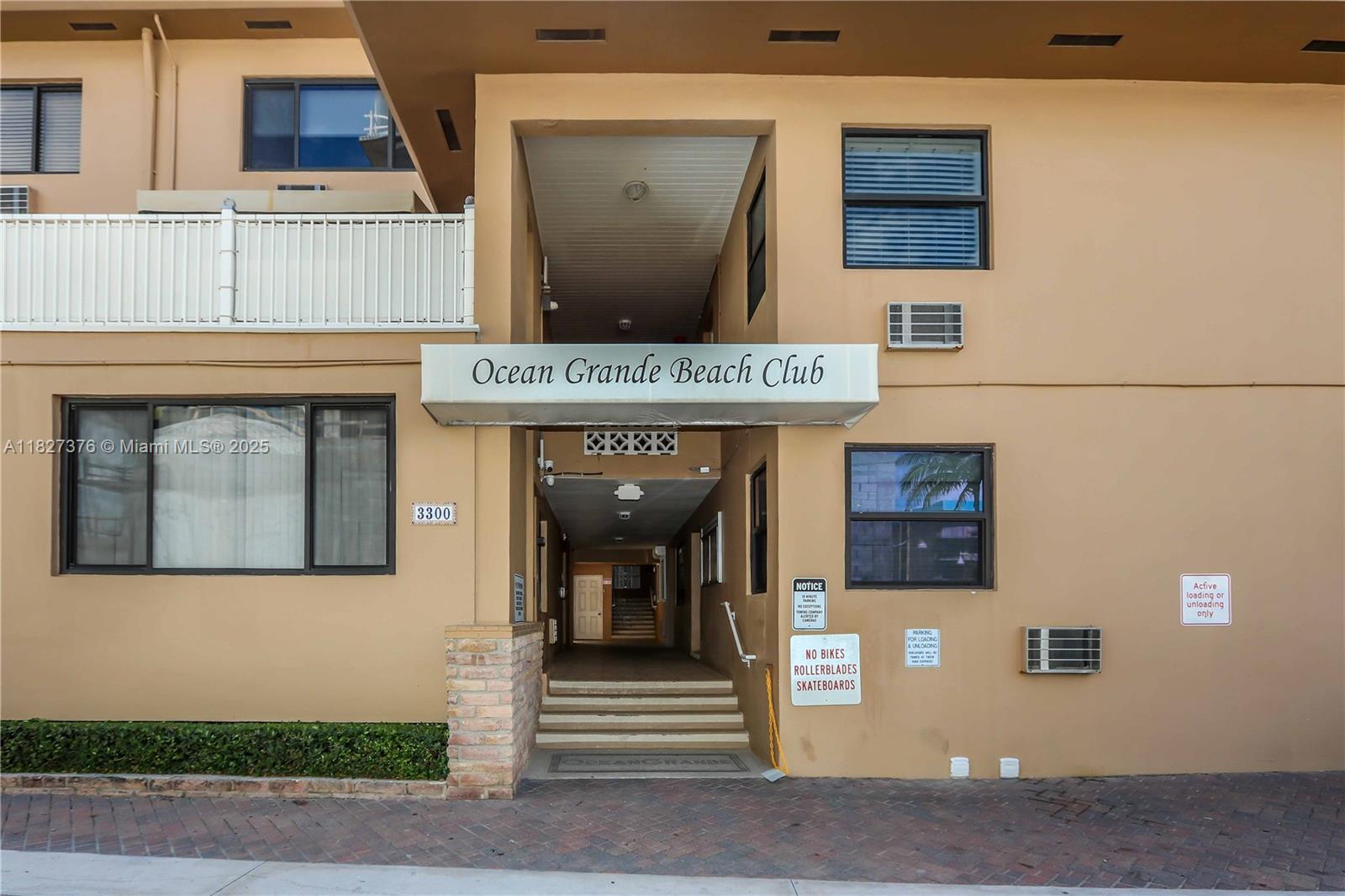 3300 North Surf Road, Unit 3A Hollywood, FL 33019 - Photo 37 of 39 a view of a entryway of the building