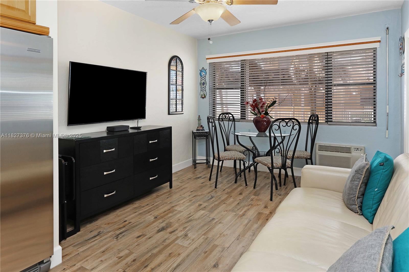 3300 North Surf Road, Unit 3A Hollywood, FL 33019 - Photo 9 of 39 a view of a livingroom with furniture