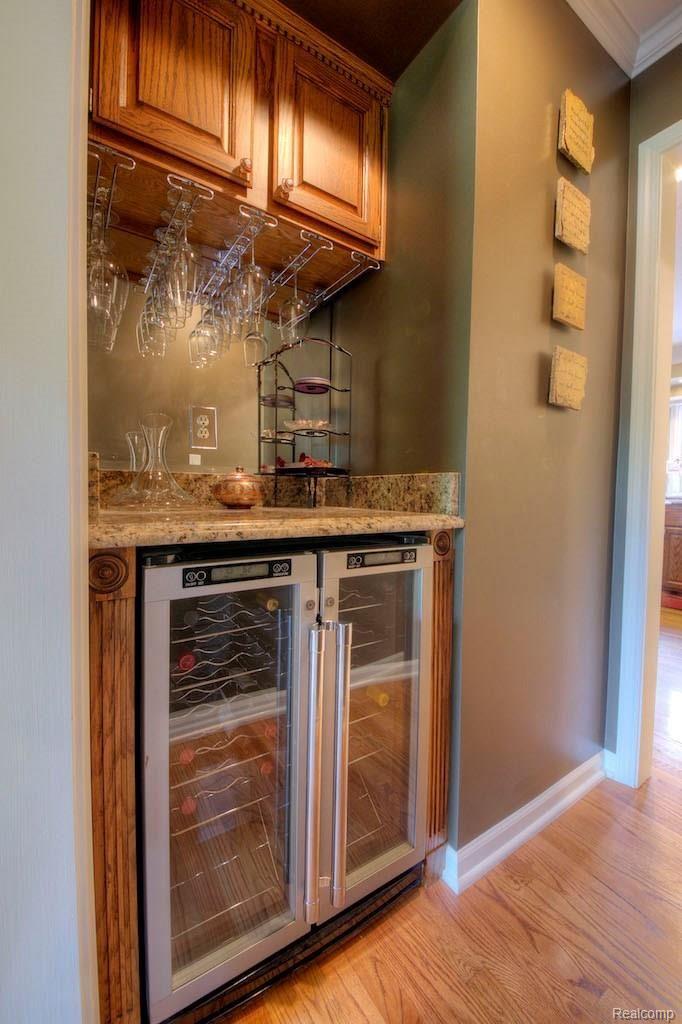 41295 Beacon Road Novi, MI 48375 - Photo 16 of 50 Butlers Pantry.jpg