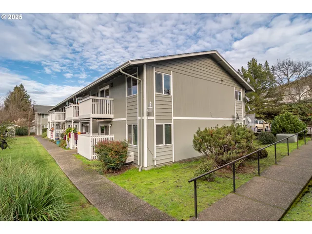 $117,990 | 885 Northeast Sunset Street, Unit 26, Roseburg, OR 97470