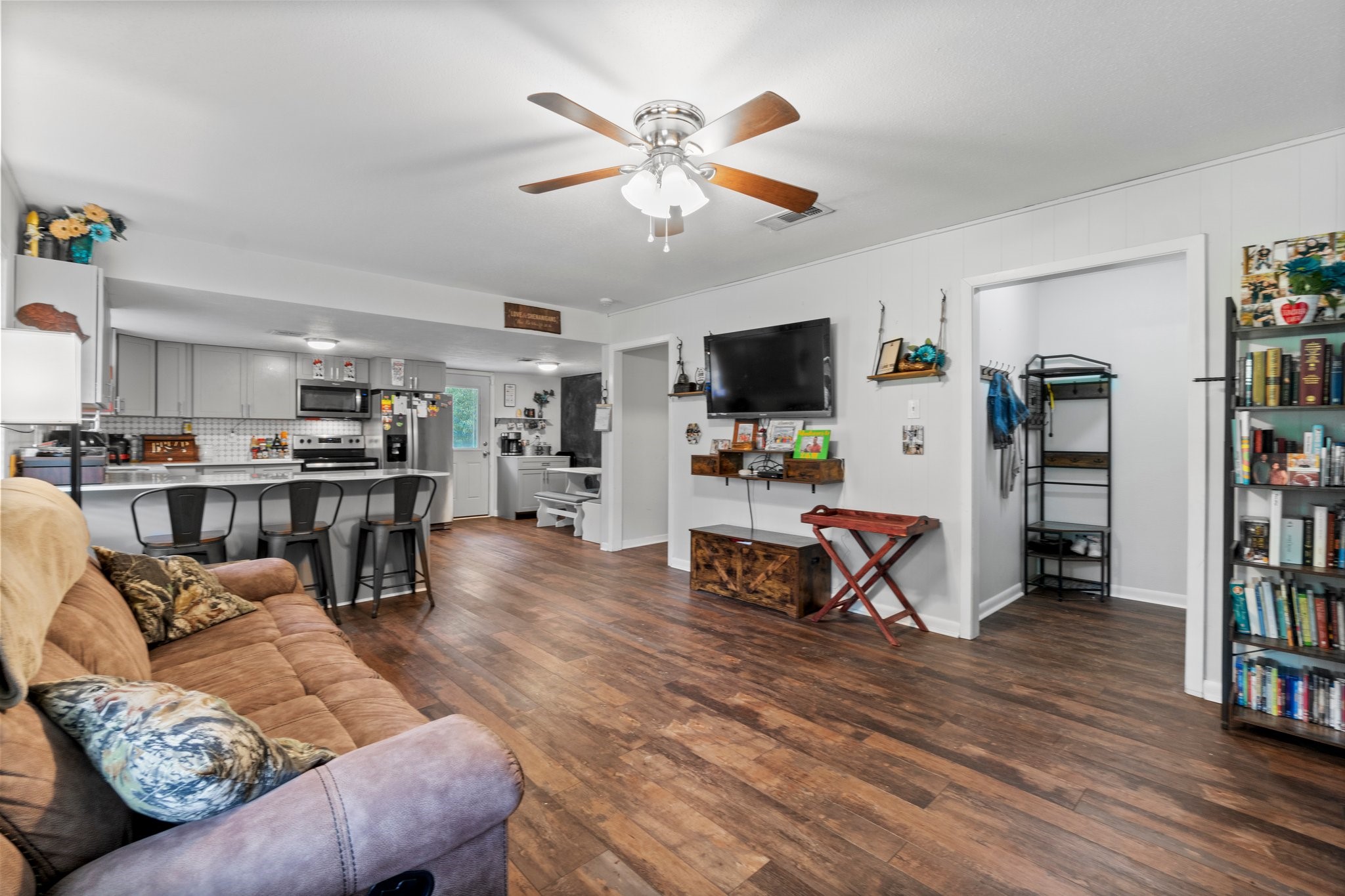 328 Drew's Landing Road Goodrich, TX 77335 - Photo 5 of 30 Living Room 3