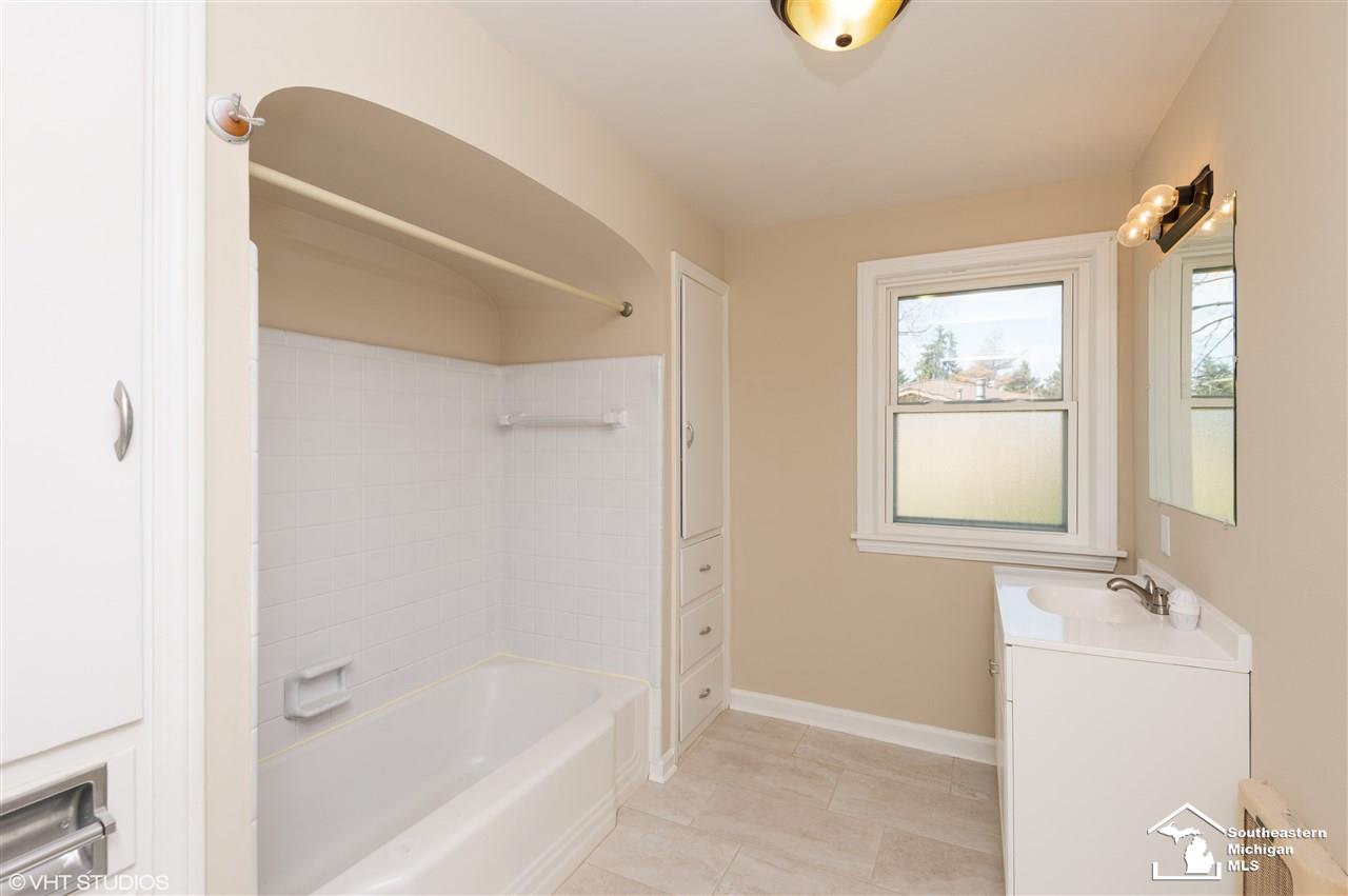 3697 Country Club Road Adrian, MI 49221 - Photo 22 of 25 Full bath on Entry level