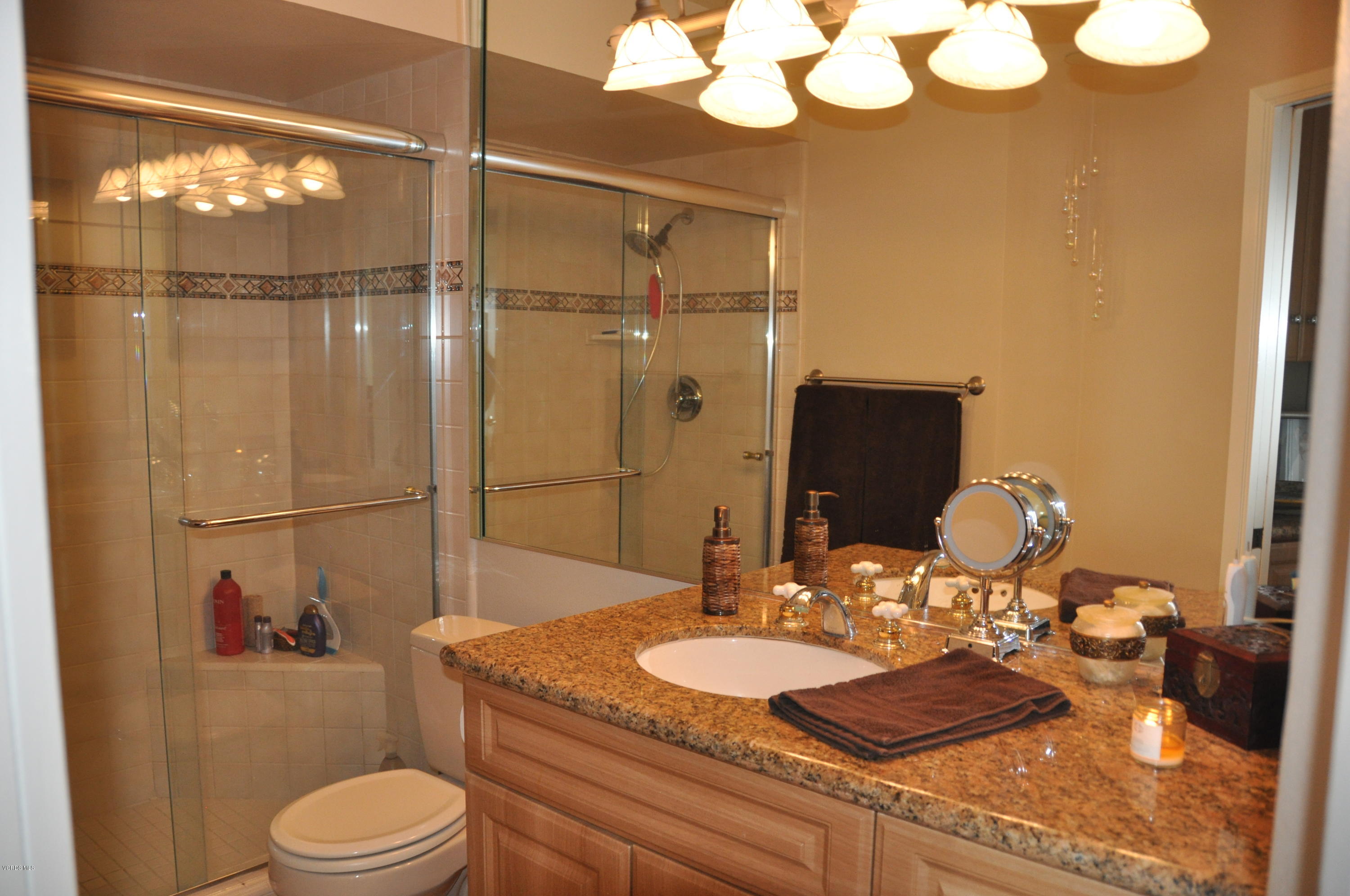 2901 Peninsula Road, Unit 246 Oxnard, CA 93035 - Photo 12 of 20 Spacious renovated bath