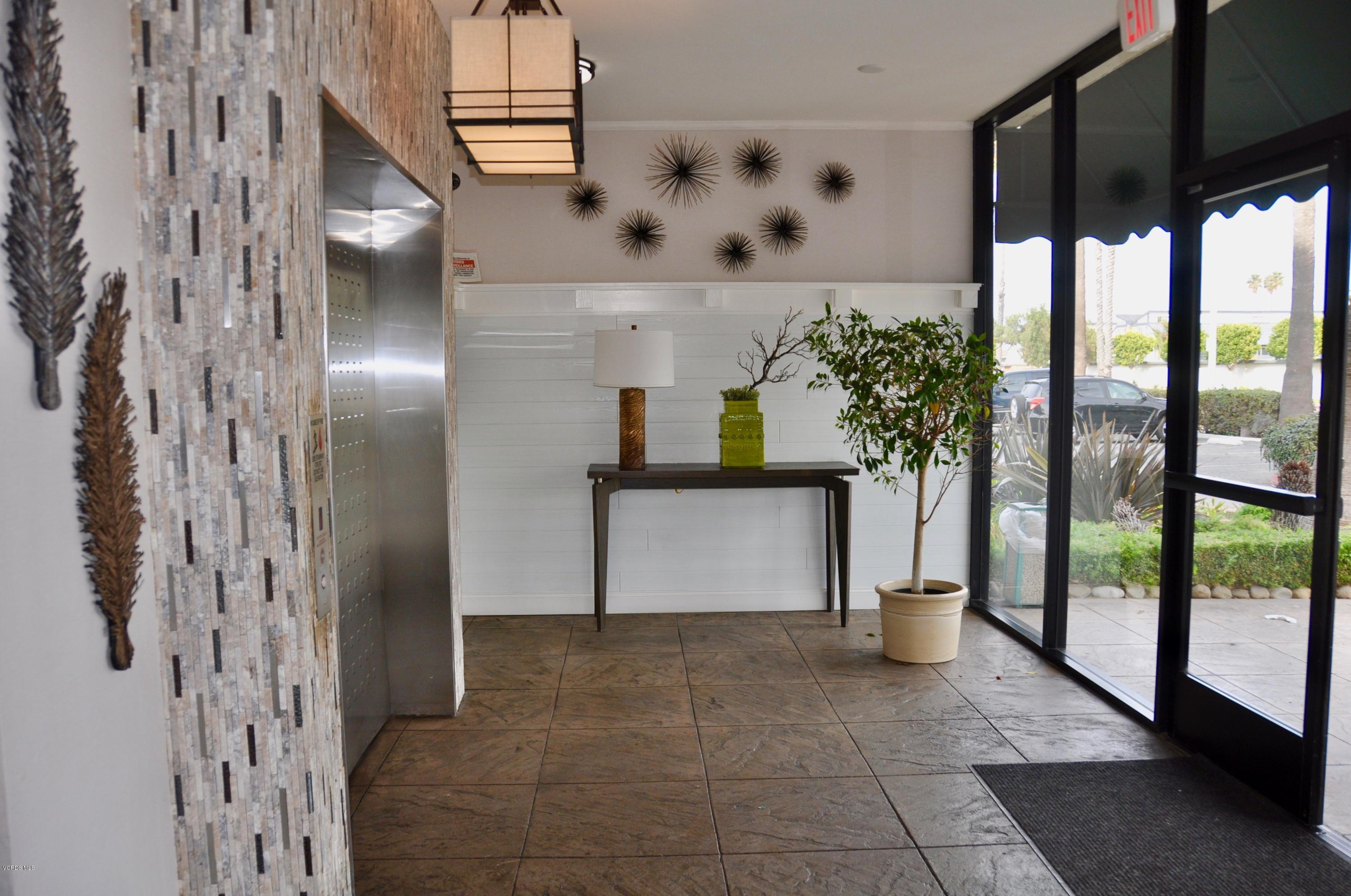 2901 Peninsula Road, Unit 246 Oxnard, CA 93035 - Photo 19 of 20 Lobby Entry