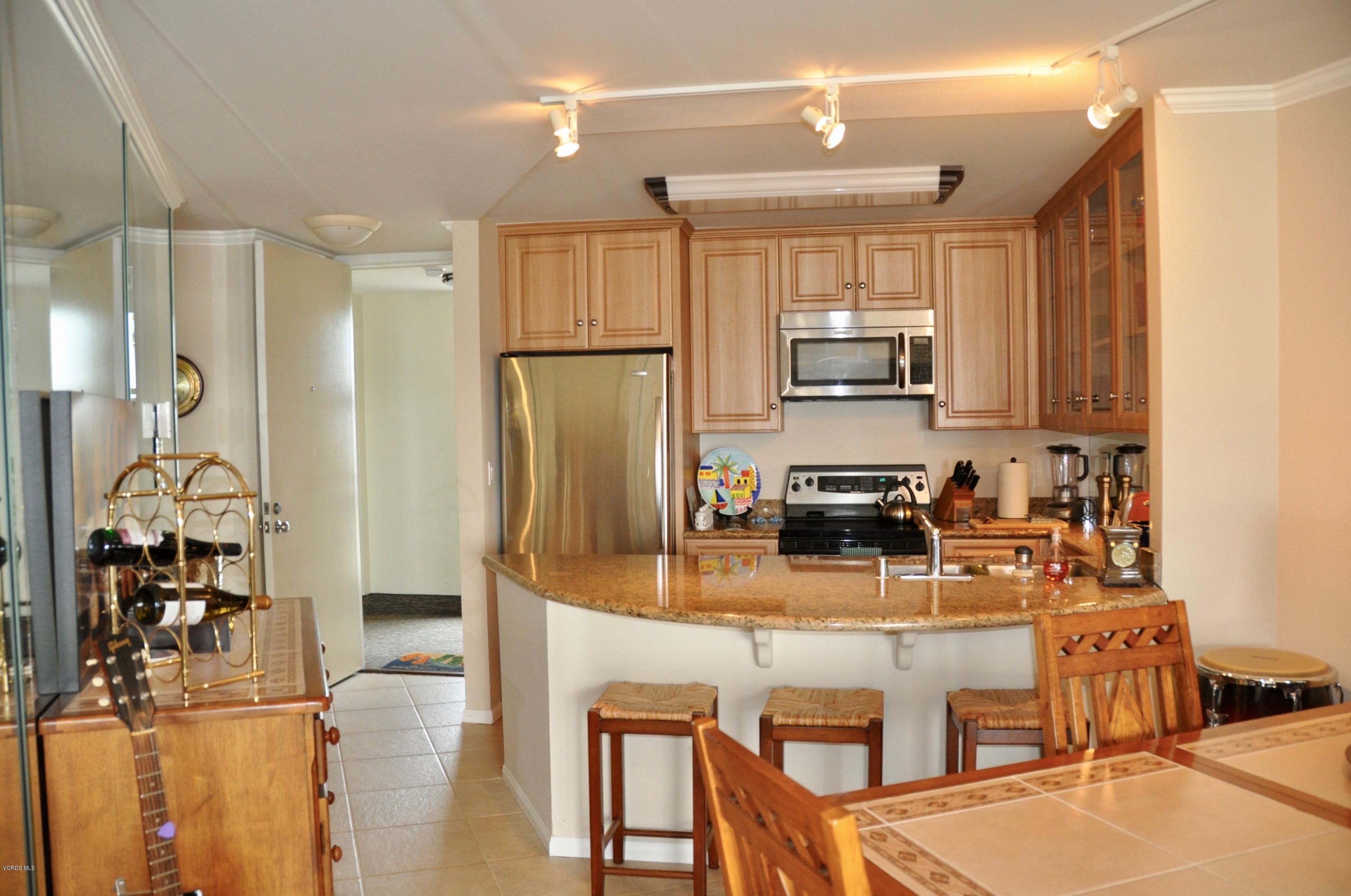 2901 Peninsula Road, Unit 246 Oxnard, CA 93035 - Photo 4 of 20 Renovated kitchen