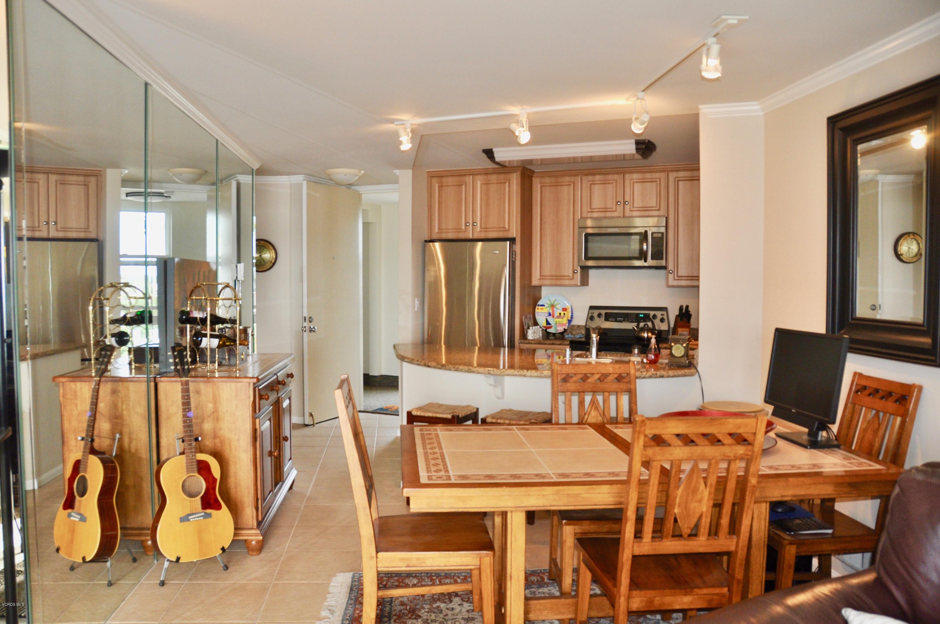 2901 Peninsula Road, Unit 246 Oxnard, CA 93035 - Photo 7 of 20 Dining area