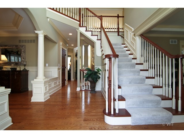 439 East Hillside Road Naperville, IL 60540 - Photo 2 of 25