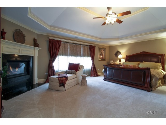 439 East Hillside Road Naperville, IL 60540 - Photo 13 of 25