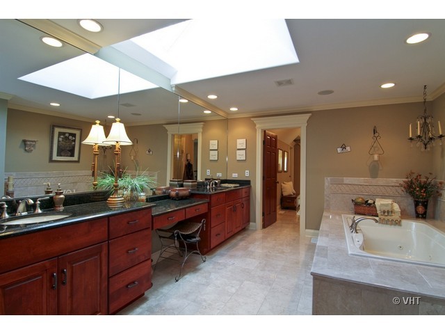 439 East Hillside Road Naperville, IL 60540 - Photo 14 of 25