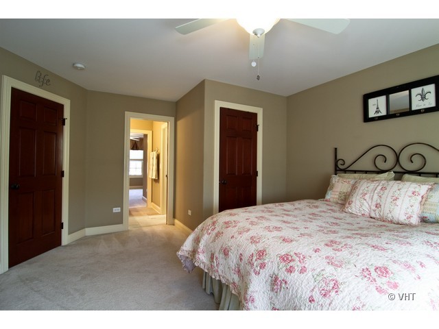 439 East Hillside Road Naperville, IL 60540 - Photo 17 of 25