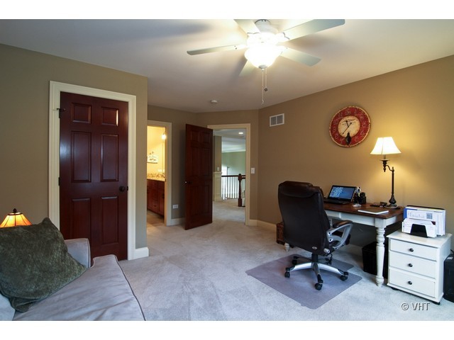 439 East Hillside Road Naperville, IL 60540 - Photo 18 of 25