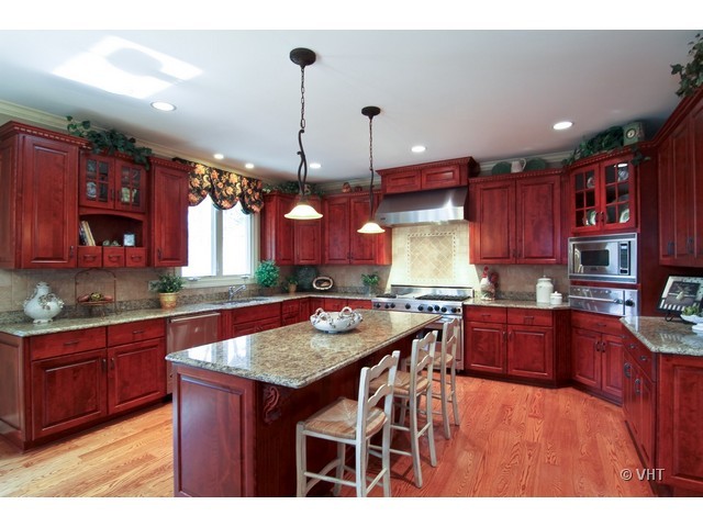 439 East Hillside Road Naperville, IL 60540 - Photo 4 of 25