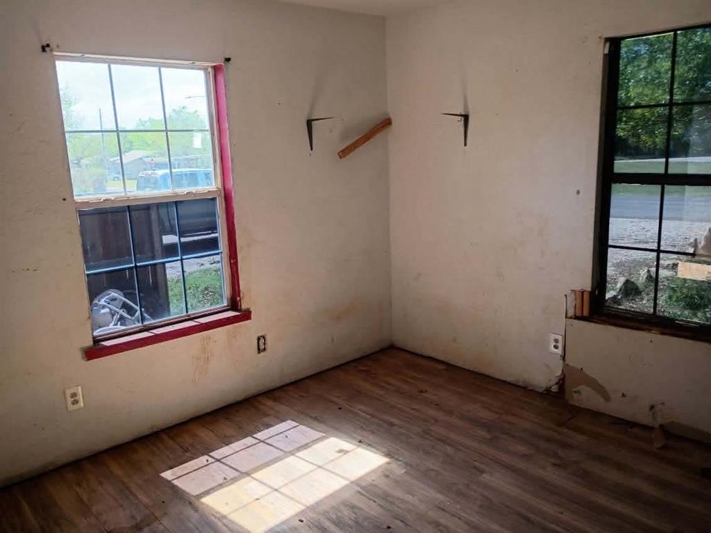 1220 Maple Street Graham, TX 76450 - Photo 5 of 15