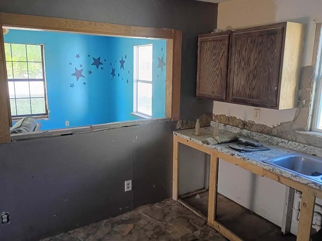 1220 Maple Street Graham, TX 76450 - Photo 10 of 15