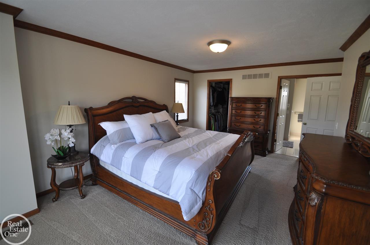 2025 Ridgefield Court Rochester Hills, MI 48306 - Photo 13 of 30