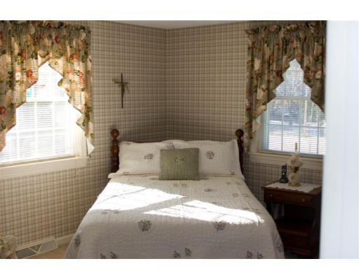 14 Edward Road Townsend, MA 01469 - Photo 4 of 7