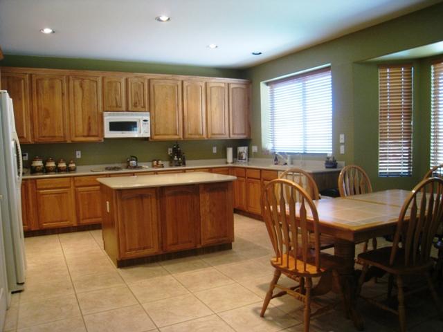989 South Roles Drive Gilbert, AZ 85296 - Photo 3 of 6 Kitchen 2