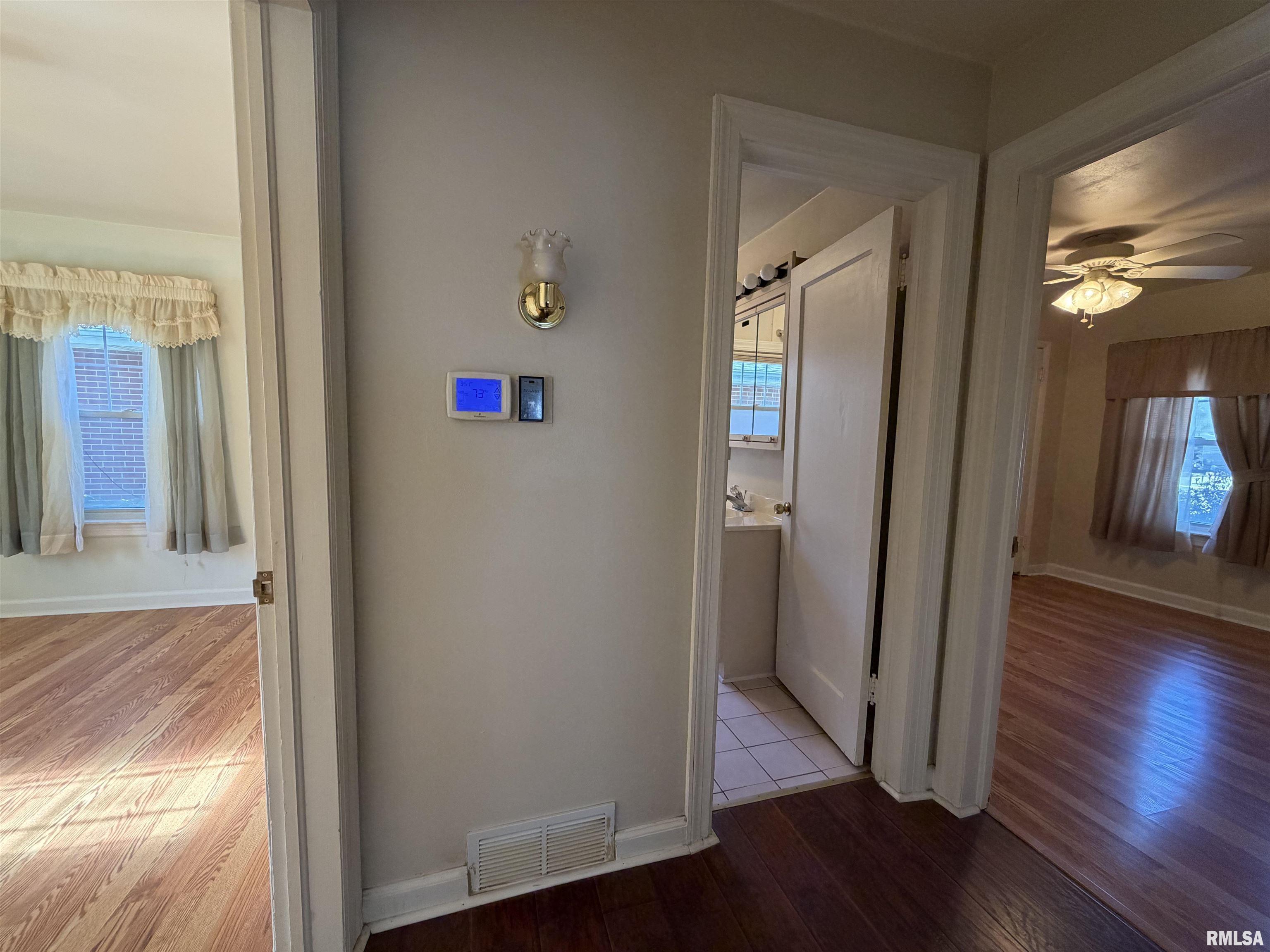 135 10th Street Carmi, IL 62821 - Photo 11 of 32