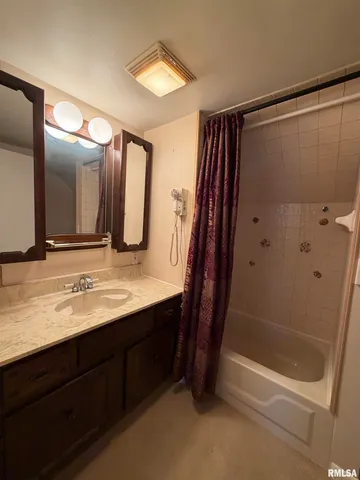 $125,000 | 135 10th Street, Carmi, IL 62821