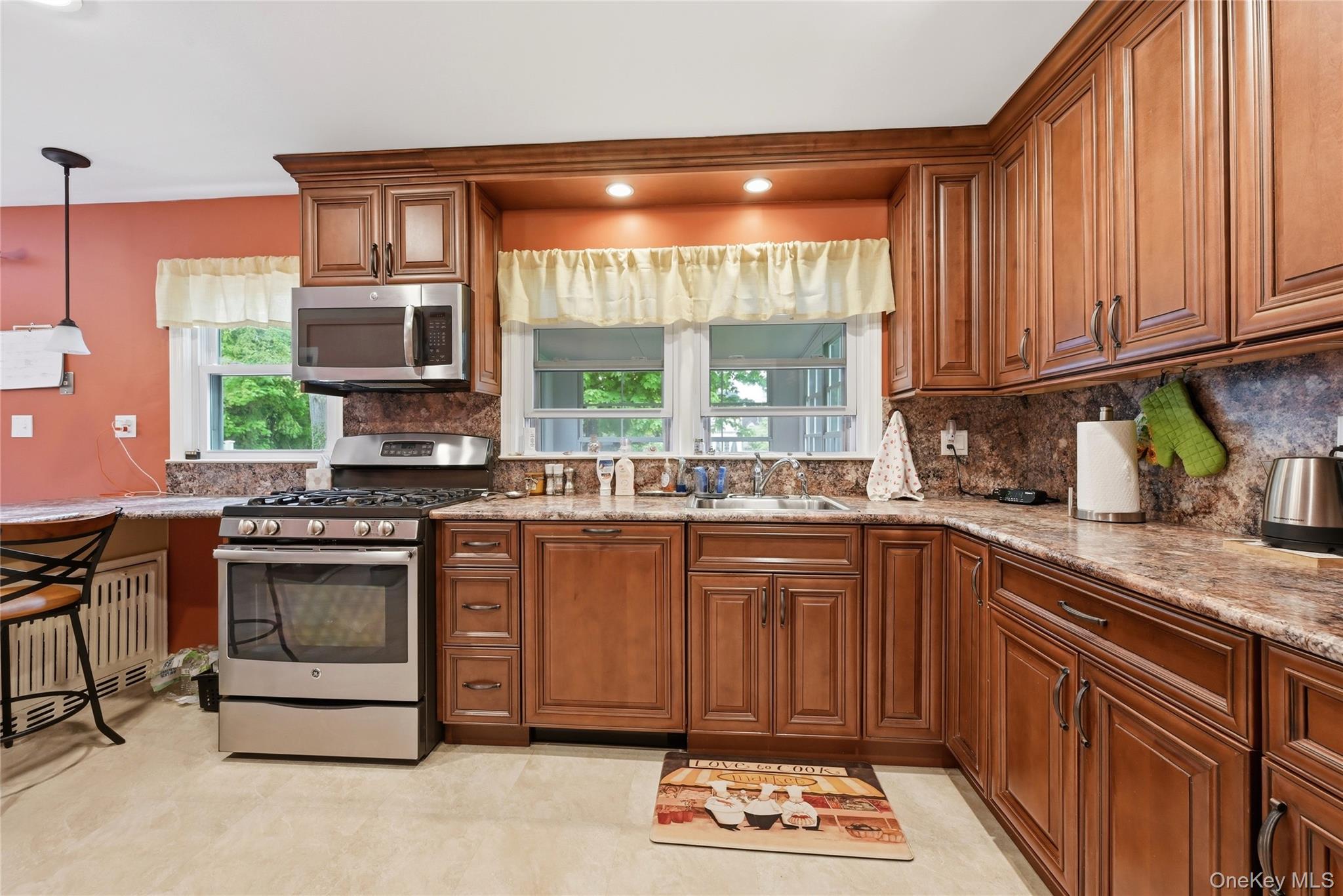 41 Lane Street Lindenhurst, NY 11757 - Photo 15 of 35