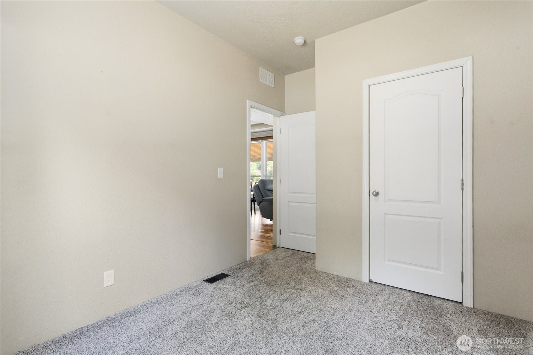 492 Coal Creek Road Chehalis, WA 98532 - Photo 17 of 38 an empty room with an entrance to other room