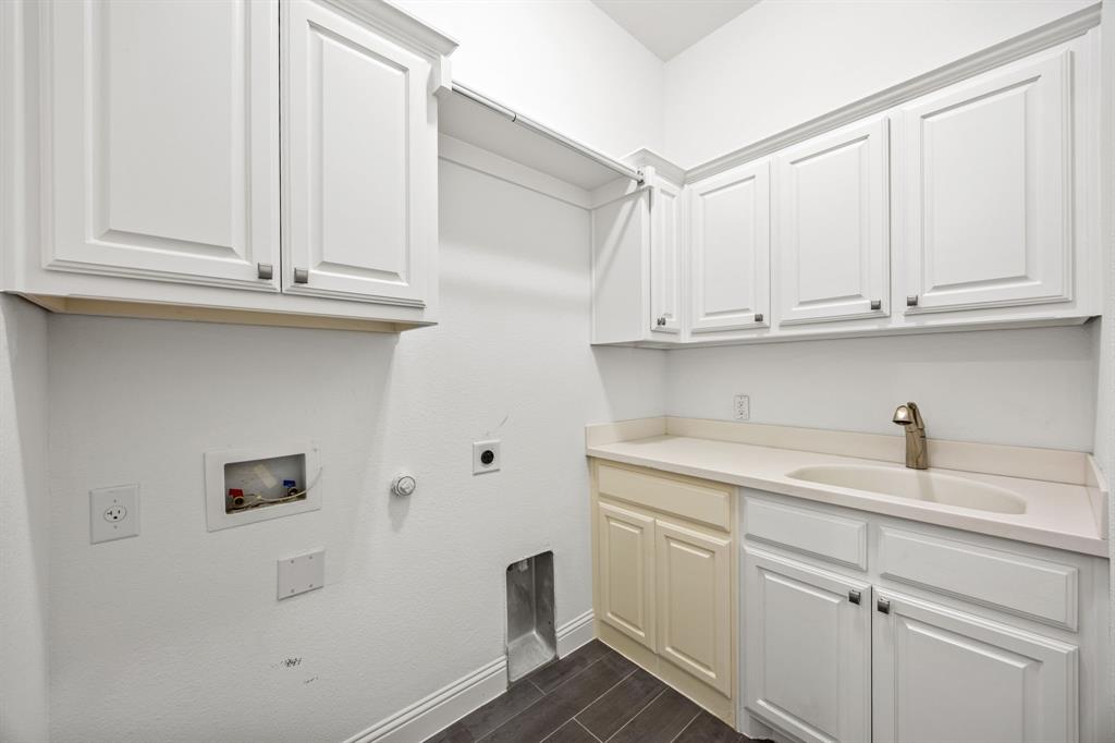 3040 Dunverny The Colony, TX 75056 - Photo 31 of 40 a view of cabinets and window
