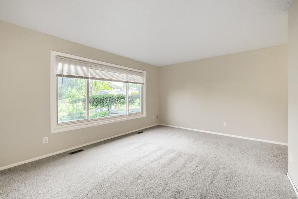 5918 Cahill Avenue Inver Grove Heights, MN 55076 - Photo 7 of 28