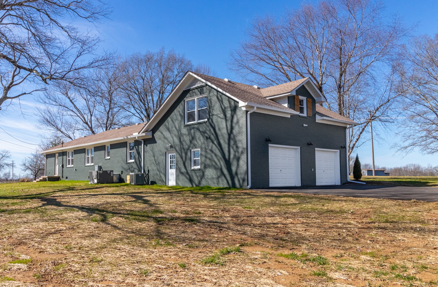 169 Dunn Fall River Road Leoma, TN 38468 - Photo 17 of 34 a front view of a house with a yard