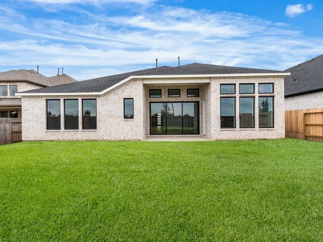 $687,000 | 5403 Gilded Ests Drive, Richmond, TX 77469