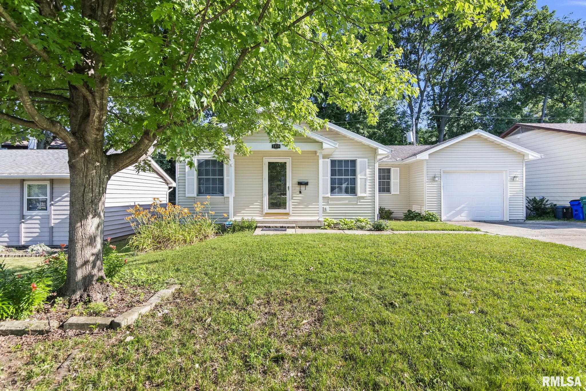 2819 East Wood Street Decatur, IL 62521 - Photo 2 of 28