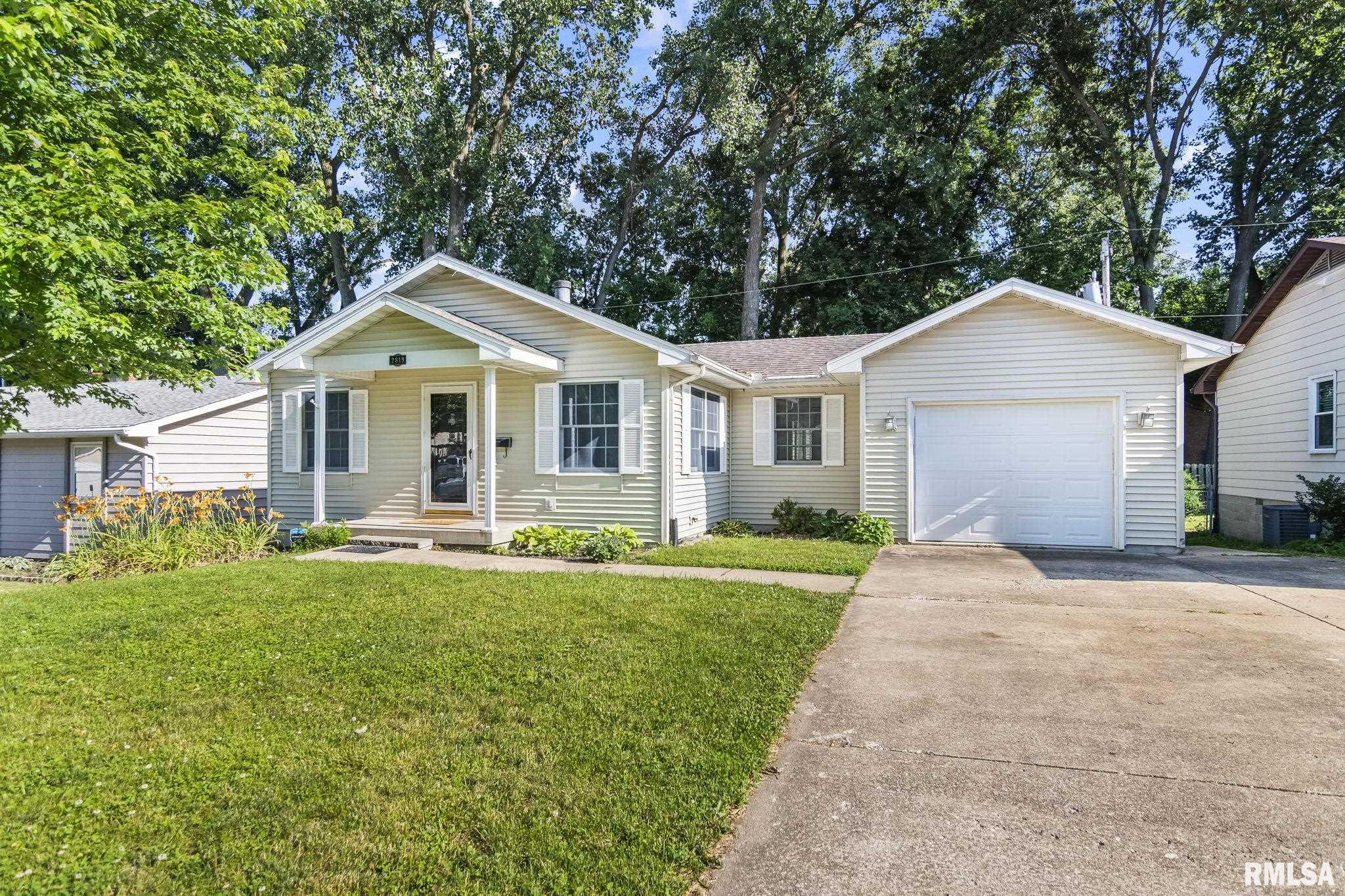 2819 East Wood Street Decatur, IL 62521 - Photo 3 of 28