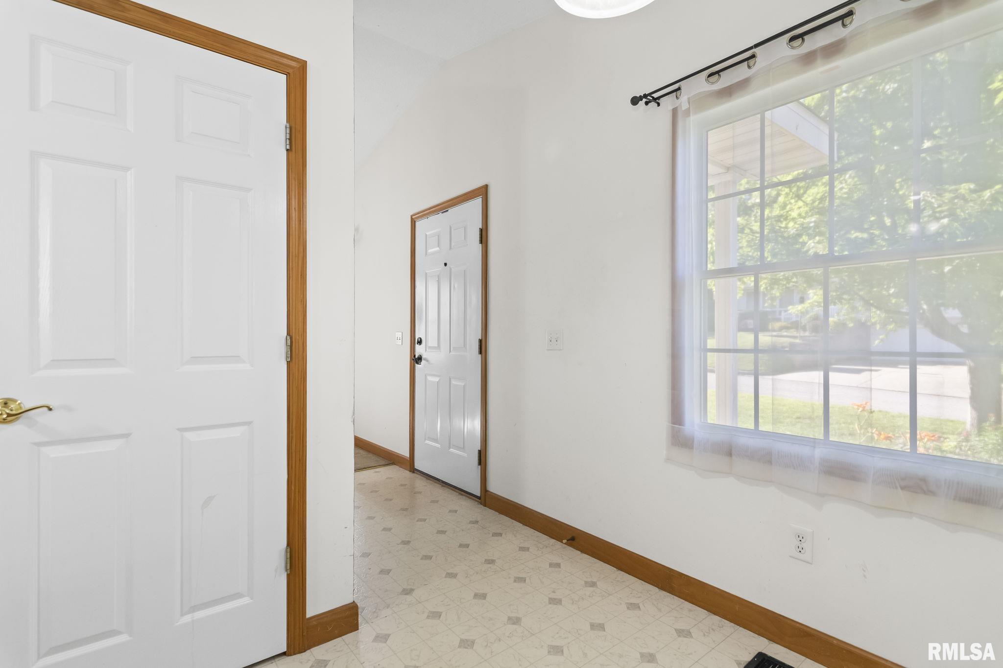 2819 East Wood Street Decatur, IL 62521 - Photo 4 of 28