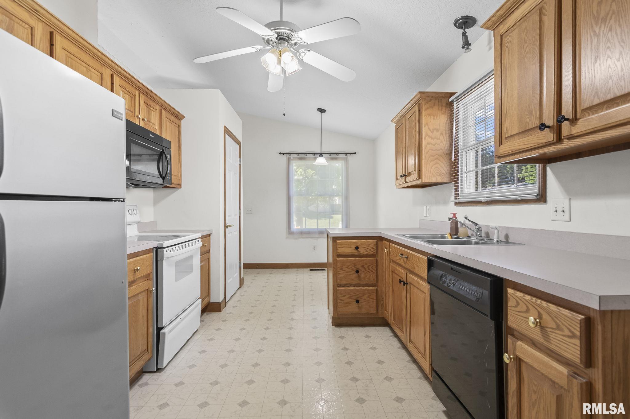 2819 East Wood Street Decatur, IL 62521 - Photo 8 of 28
