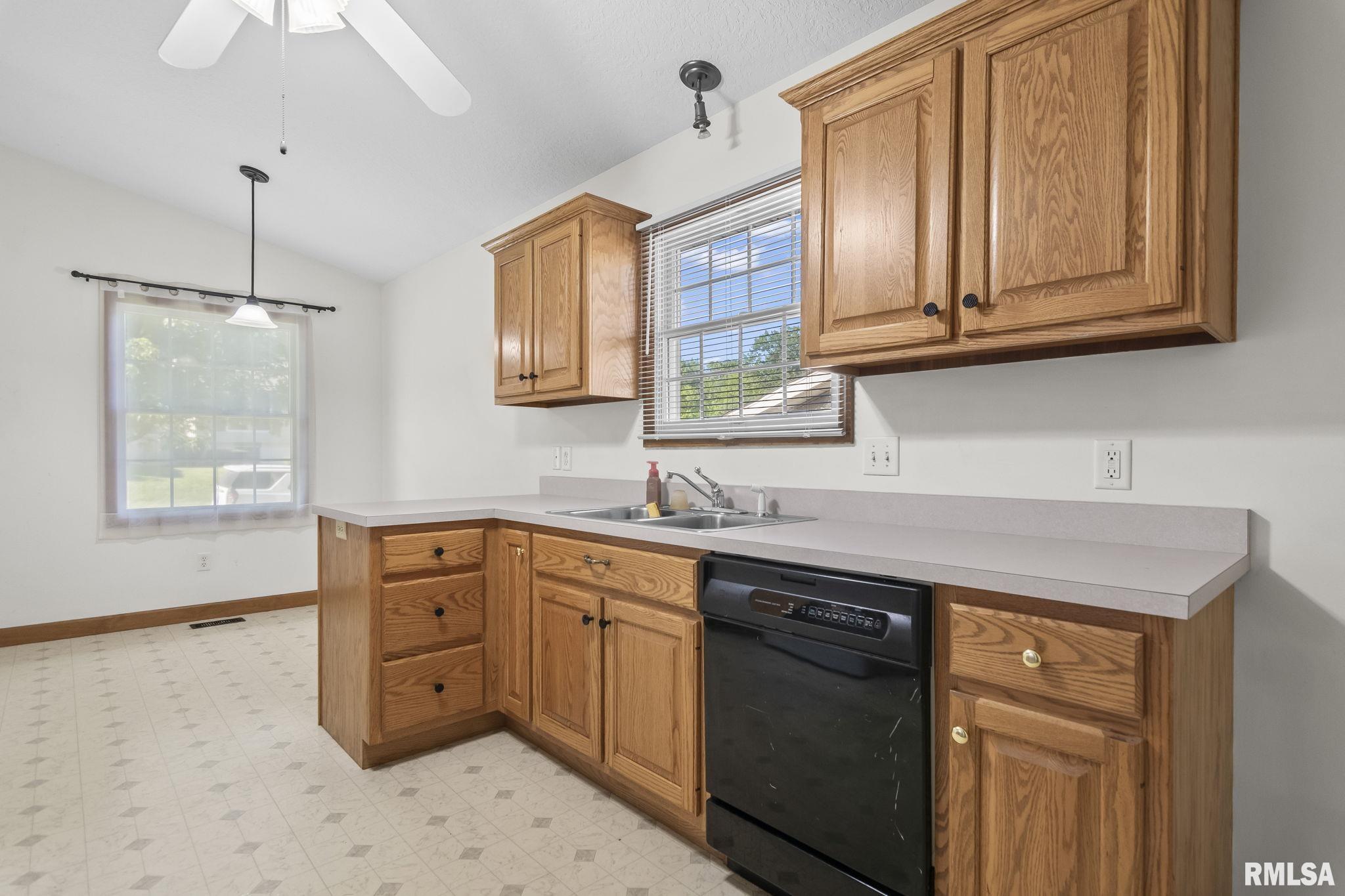 2819 East Wood Street Decatur, IL 62521 - Photo 9 of 28