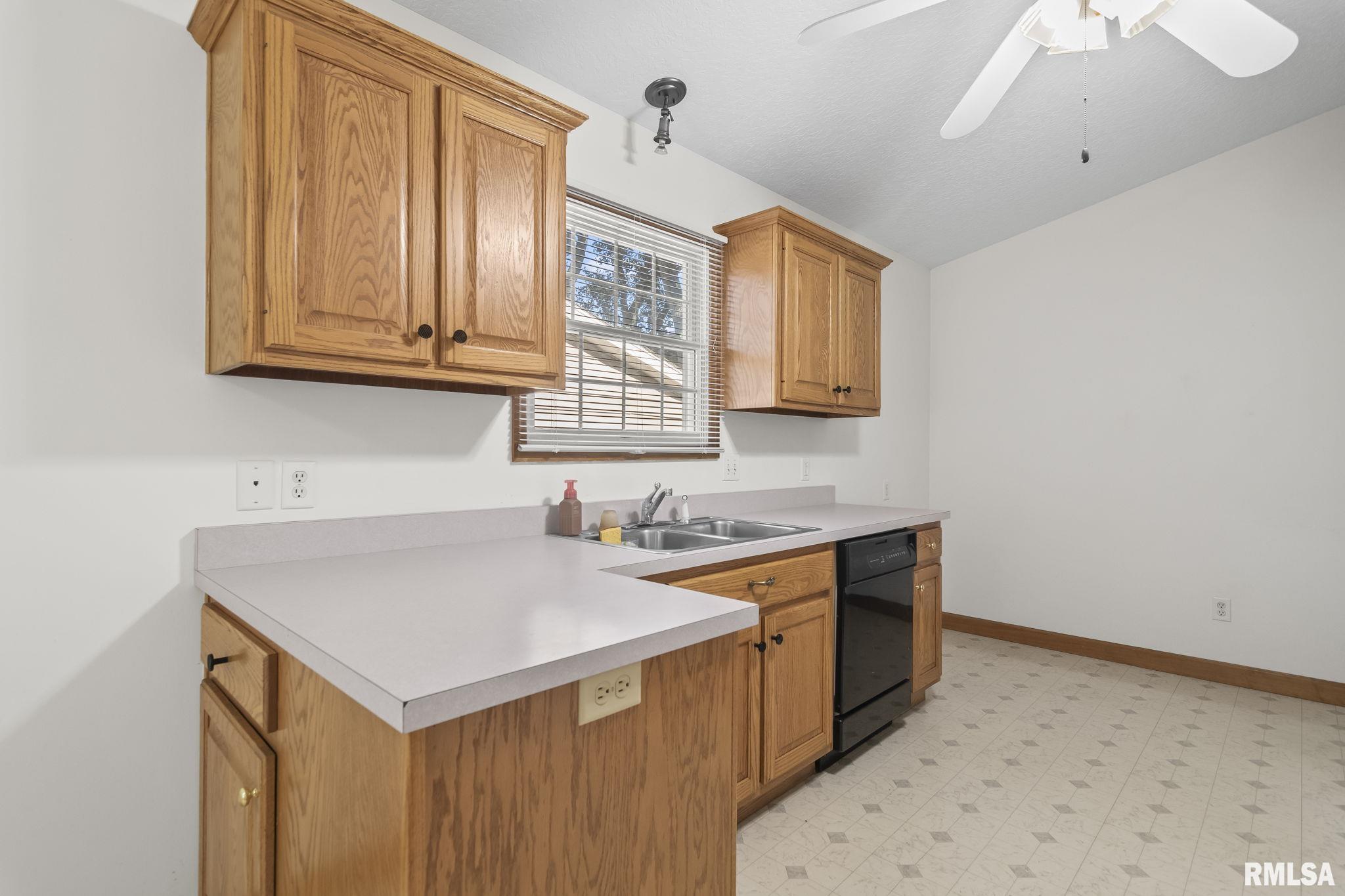 2819 East Wood Street Decatur, IL 62521 - Photo 10 of 28