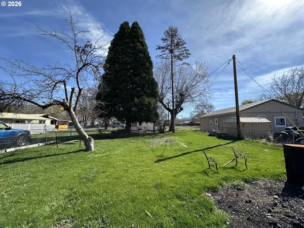 $185,000 | 421 Cottonwood Street, Mount Vernon, OR 97865